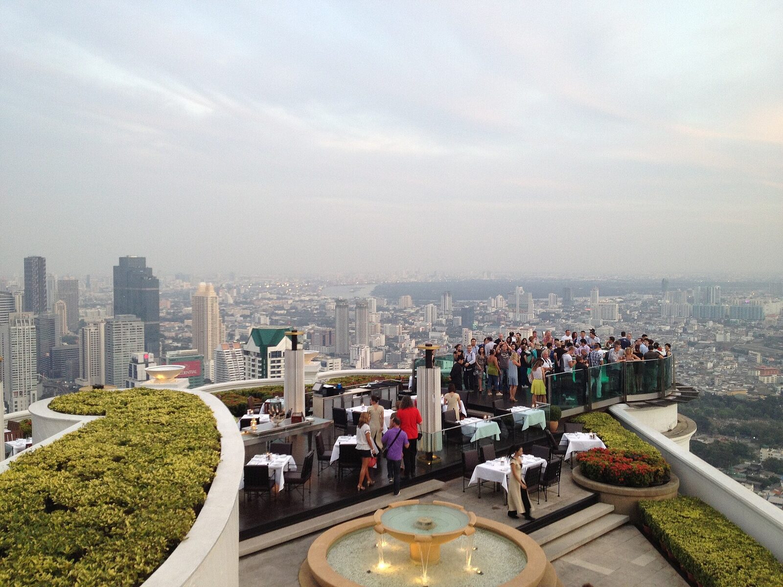 Sky Bar Lebua โ Rooftop bij zonsondergang